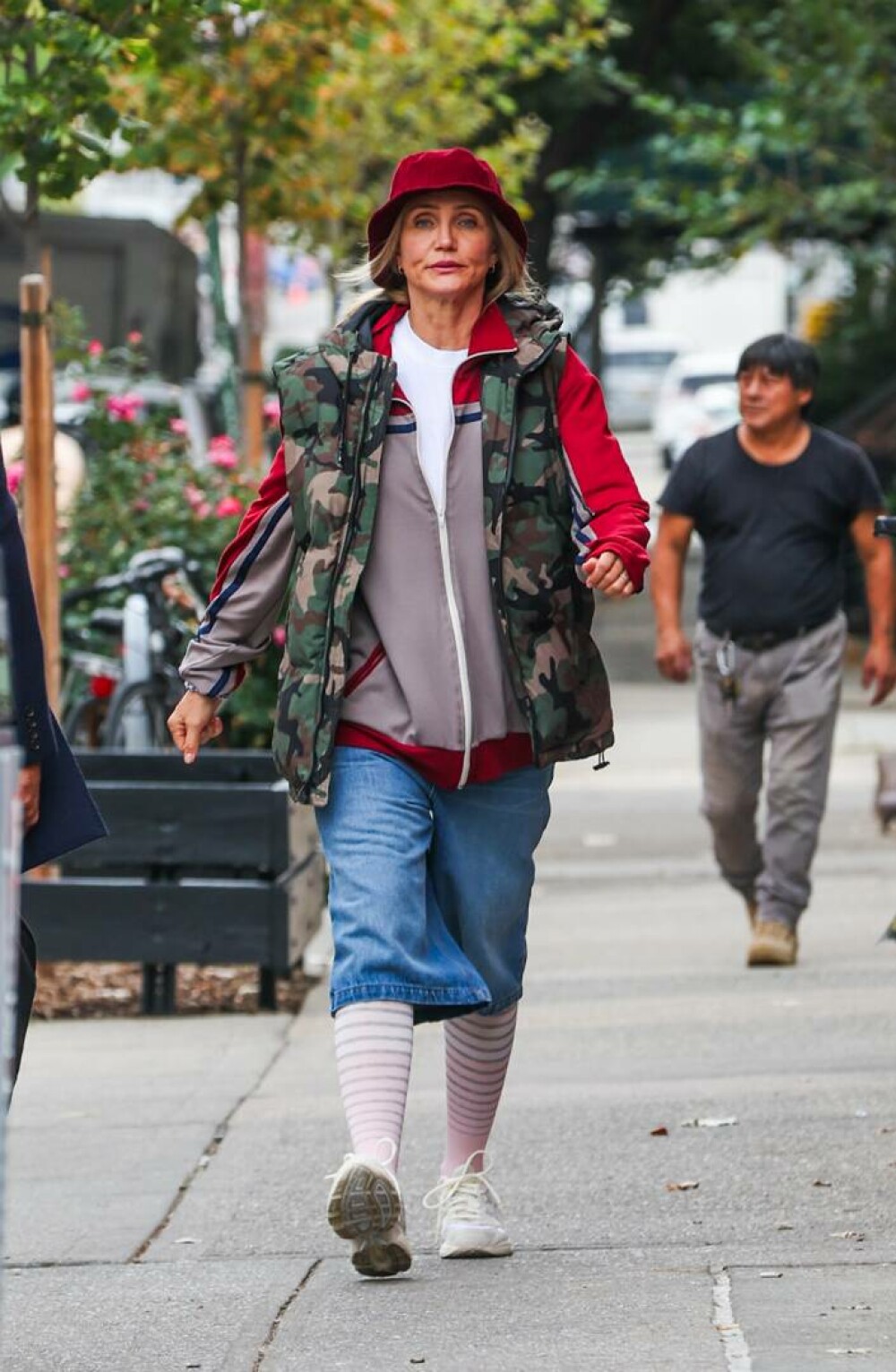 Cameron Diaz, de nerecunoscut. Cum au surprins-o paparazzii pe străzile din New York. GALERIE FOTO - Imaginea 16