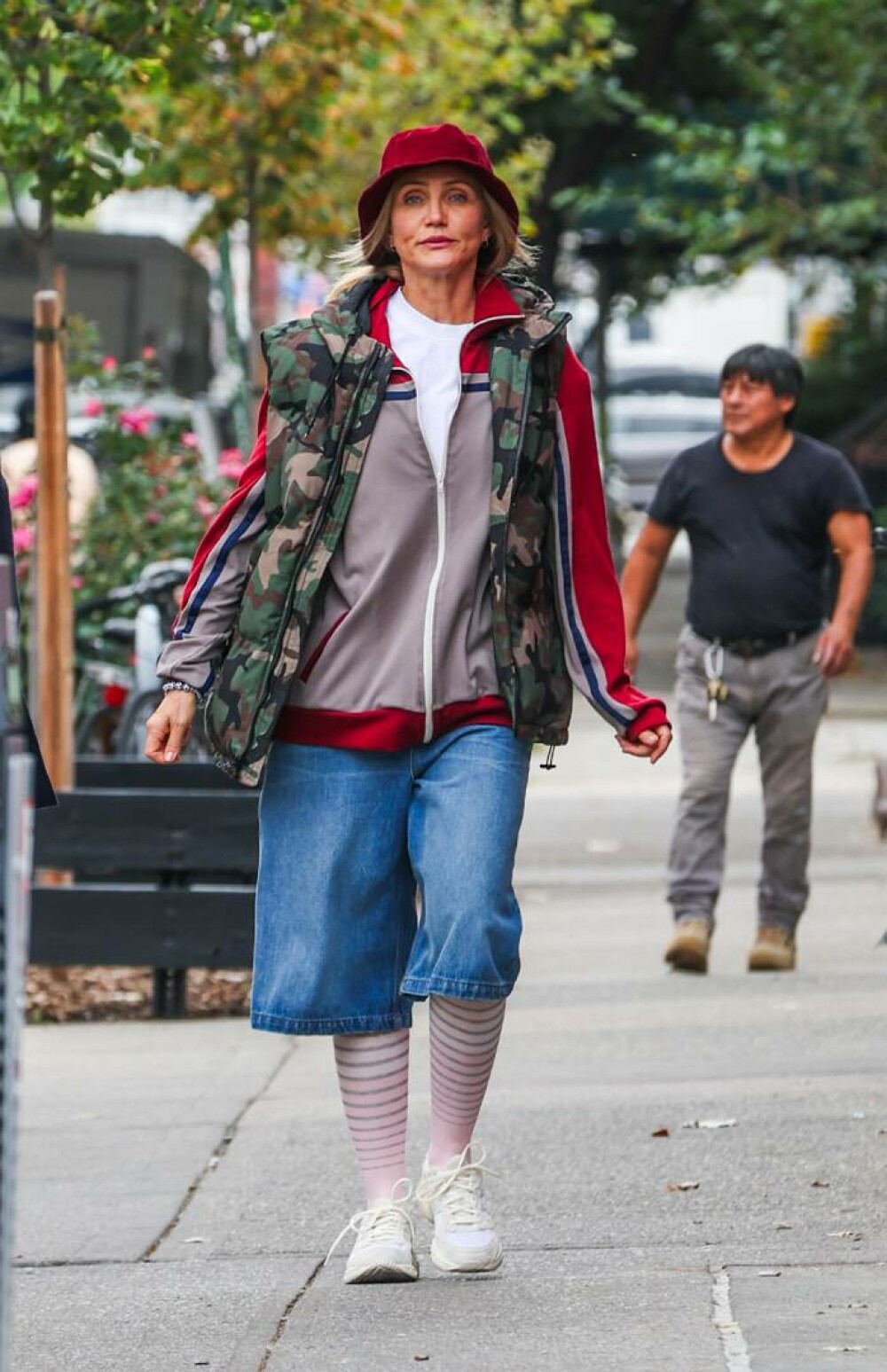 Cameron Diaz, de nerecunoscut. Cum au surprins-o paparazzii pe străzile din New York. GALERIE FOTO - Imaginea 18