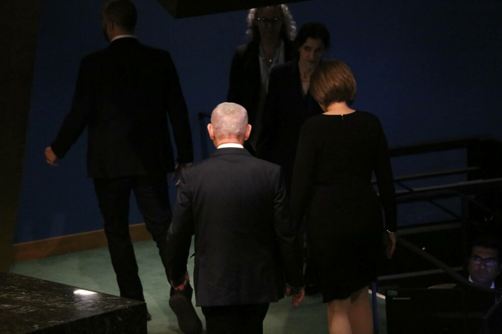 Benjamin Netanyahu, huiduit la ONU și întâmpinat cu săli goale. Zeci de delegații au părăsit sala în semn de protest. FOTO - Imaginea 2