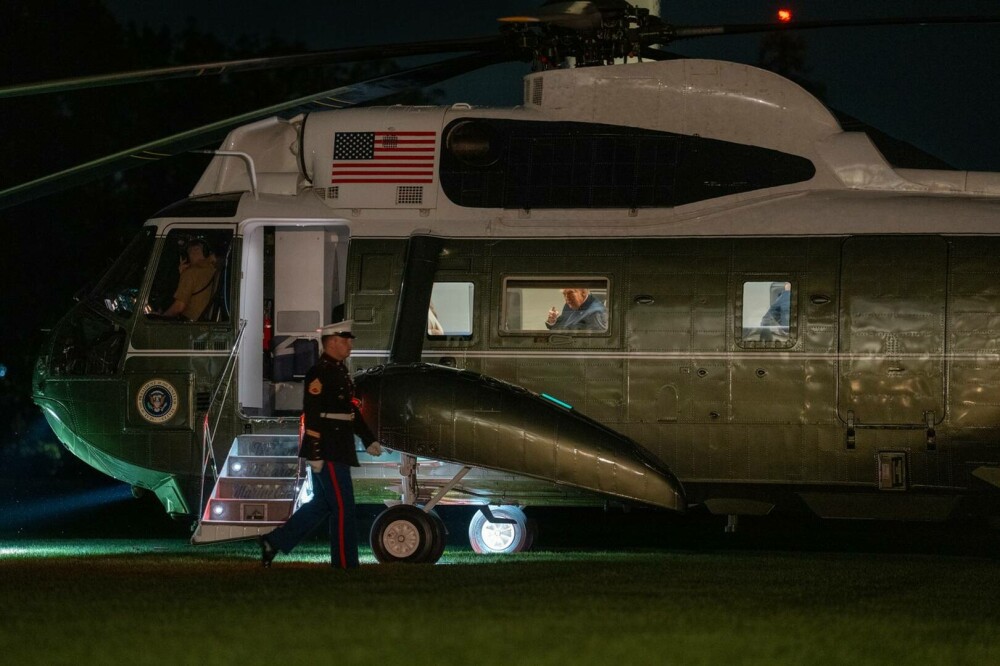 Donald și Melania Trump, surprinși în timpul unei conversații tensionate. Ce a dezvăluit un expert în citirea buzelor. VIDEO - Imaginea 1