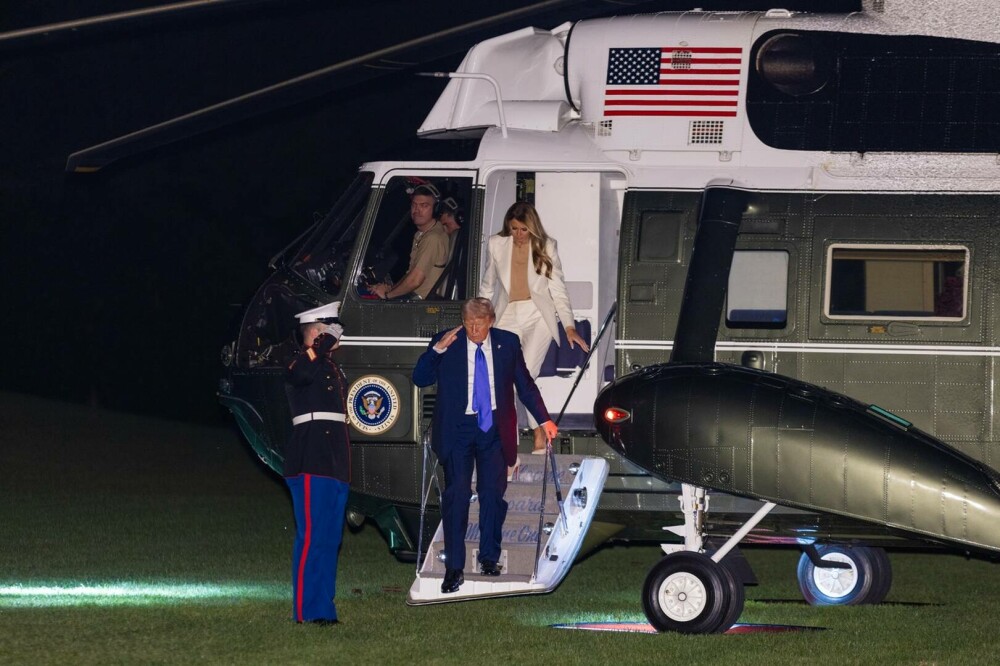 Donald și Melania Trump, surprinși în timpul unei conversații tensionate. Ce a dezvăluit un expert în citirea buzelor. VIDEO - Imaginea 8