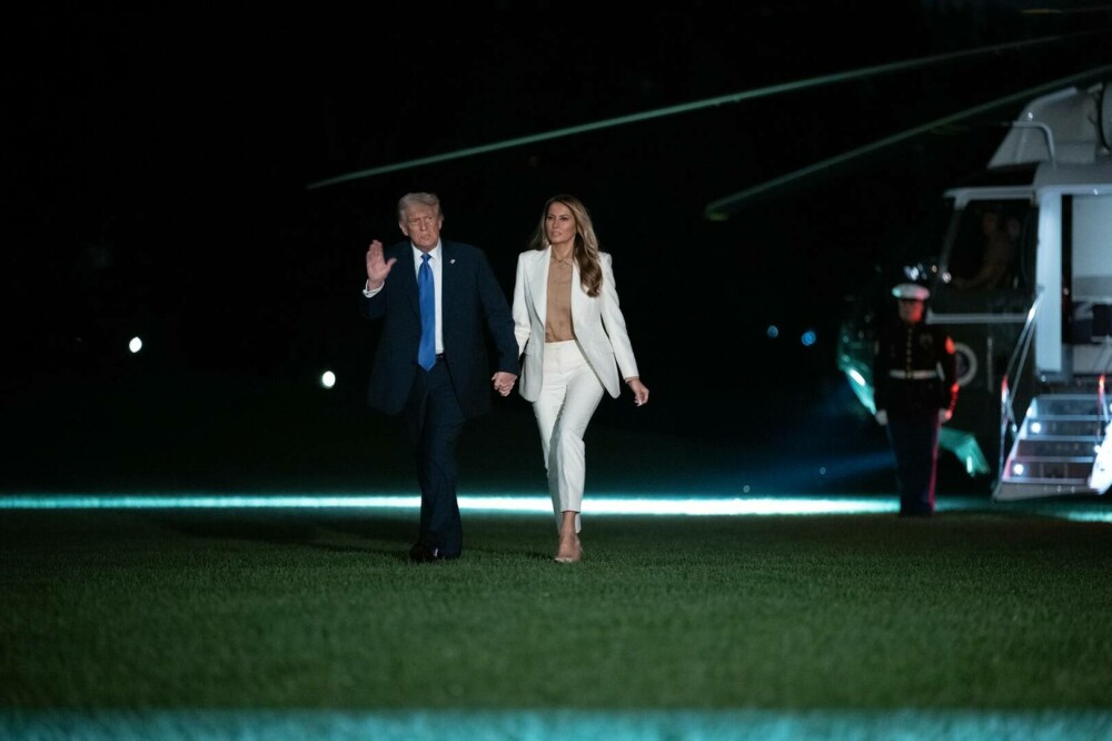 Donald și Melania Trump, surprinși în timpul unei conversații tensionate. Ce a dezvăluit un expert în citirea buzelor. VIDEO - Imaginea 9