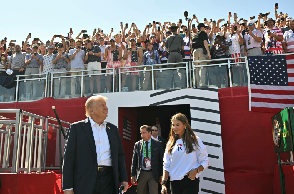 Donald Trump, alături de nepoata sa Kai, la Ryder Cup 2025. Tânăra de 18 ani și-a lansat propria linie de haine. FOTO - Imaginea 11