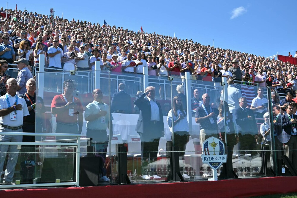 Donald Trump, alături de nepoata sa Kai, la Ryder Cup 2025. Tânăra de 18 ani și-a lansat propria linie de haine. FOTO - Imaginea 12