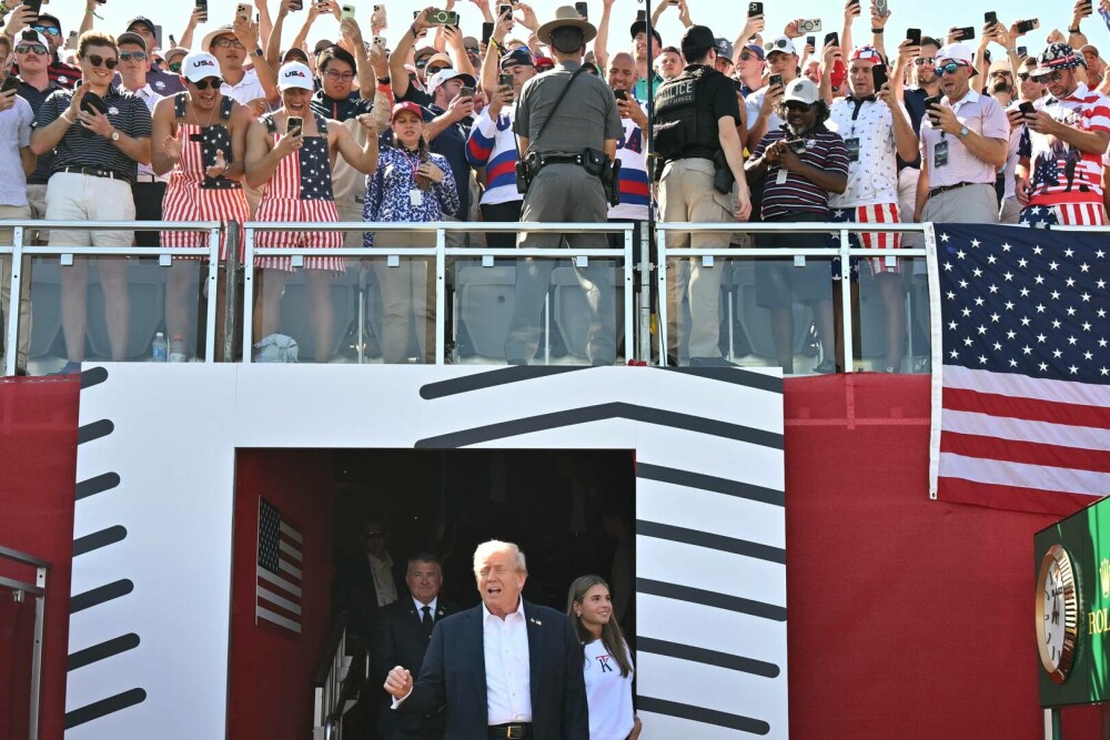 Donald Trump, alături de nepoata sa Kai, la Ryder Cup 2025. Tânăra de 18 ani și-a lansat propria linie de haine. FOTO - Imaginea 18