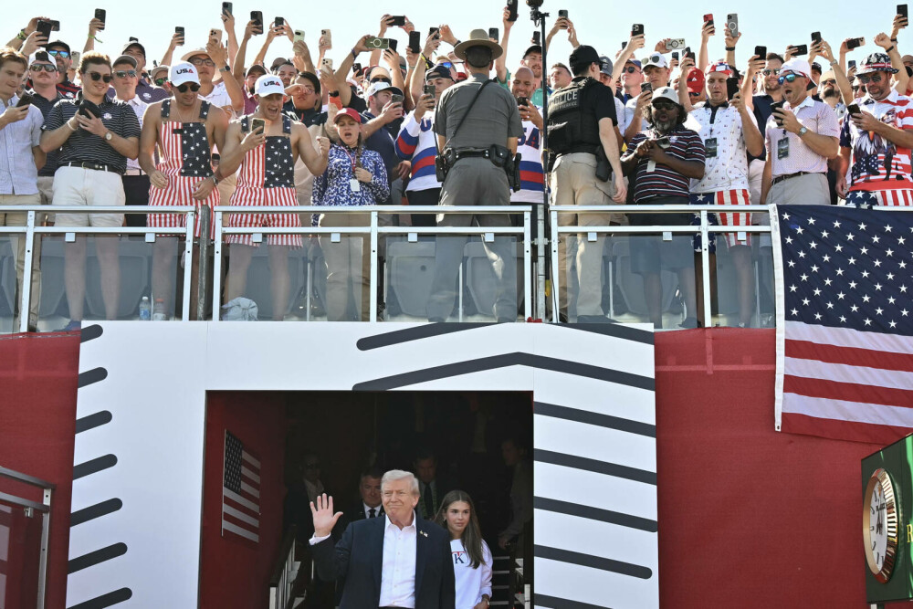 Donald Trump, alături de nepoata sa Kai, la Ryder Cup 2025. Tânăra de 18 ani și-a lansat propria linie de haine. FOTO - Imaginea 19