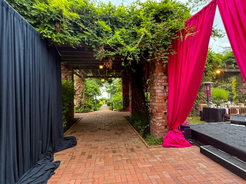 Selena Gomez, în febra pregătirilor de nuntă. Cum arată locul unde actrița și Benny Blanco se vor căsători. GALERIE FOTO - Imaginea 34