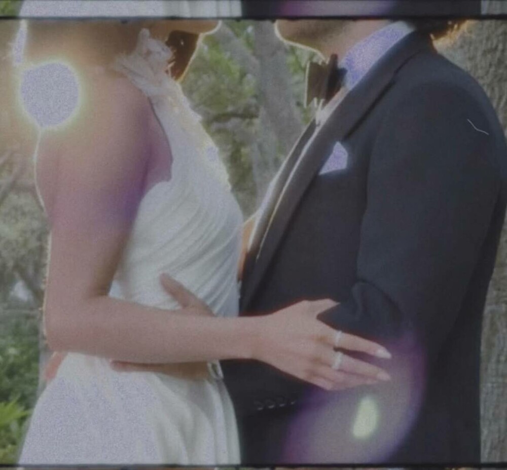 Selena Gomez și Benny Blanco, imagini noi de la nuntă. Câte rochii a avut artista. GALERIE FOTO - Imaginea 2