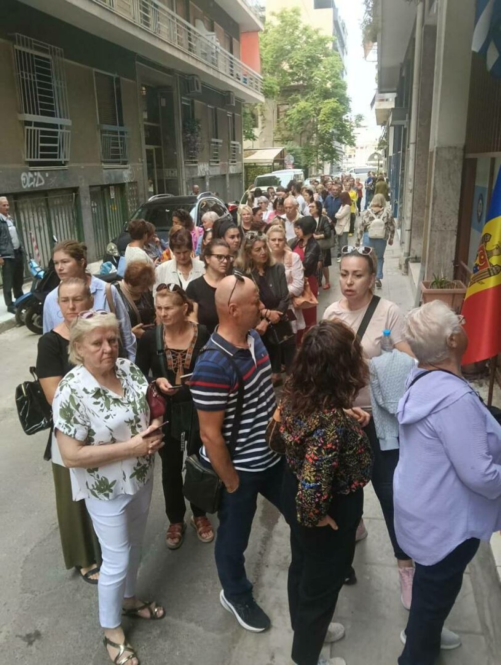 Prezență masivă la vot a diasporei din Moldova. S-au format cozi în capitalele europene | FOTO - Imaginea 1