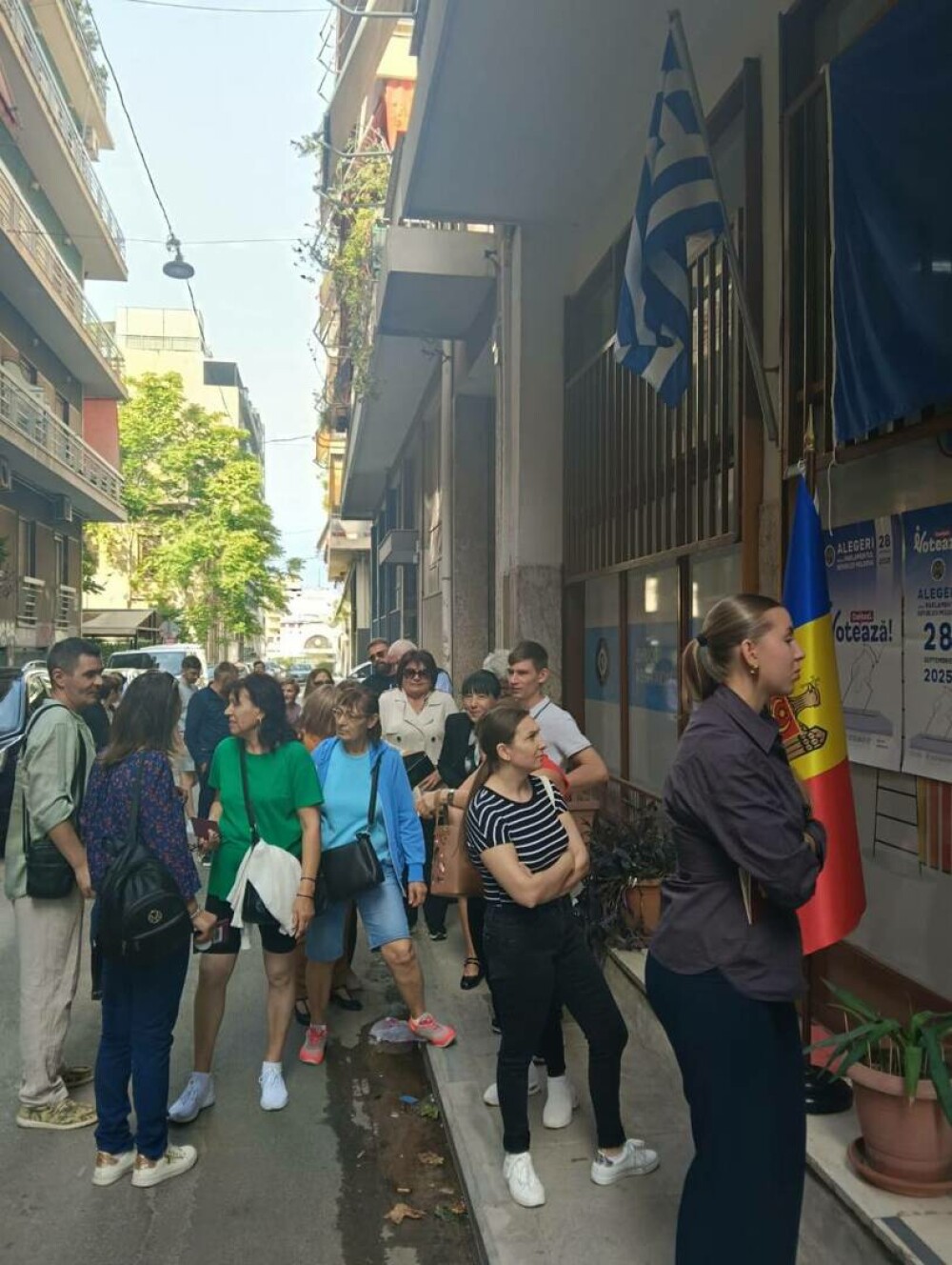 Prezență masivă la vot a diasporei din Moldova. S-au format cozi în capitalele europene | FOTO - Imaginea 5
