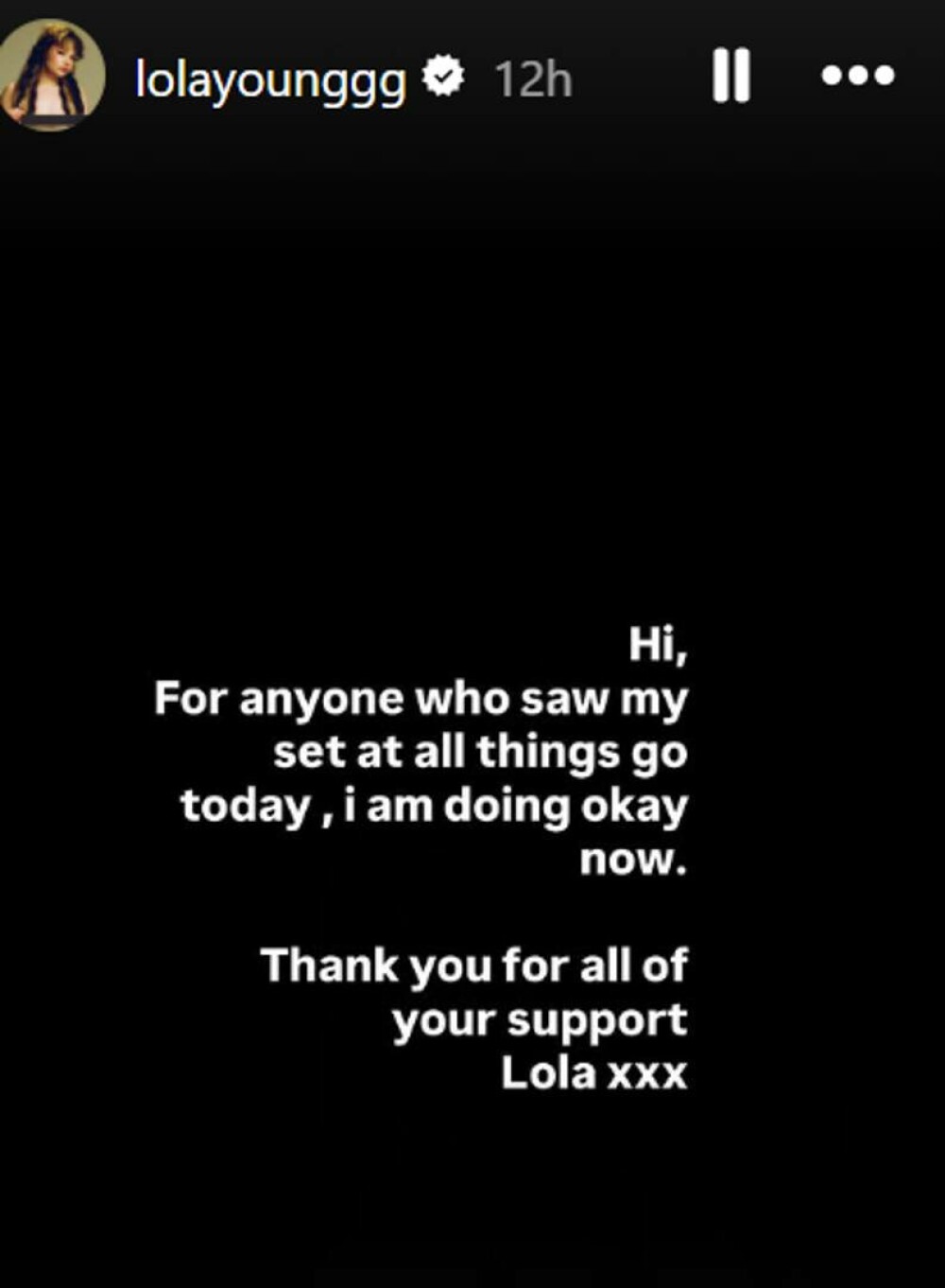 Lola Young a leșinat pe scenă la un concert din New York. Care este starea cântăreței. VIDEO - Imaginea 1