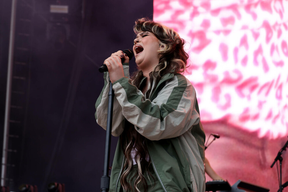 Lola Young a leșinat pe scenă la un concert din New York. Care este starea cântăreței. VIDEO - Imaginea 7