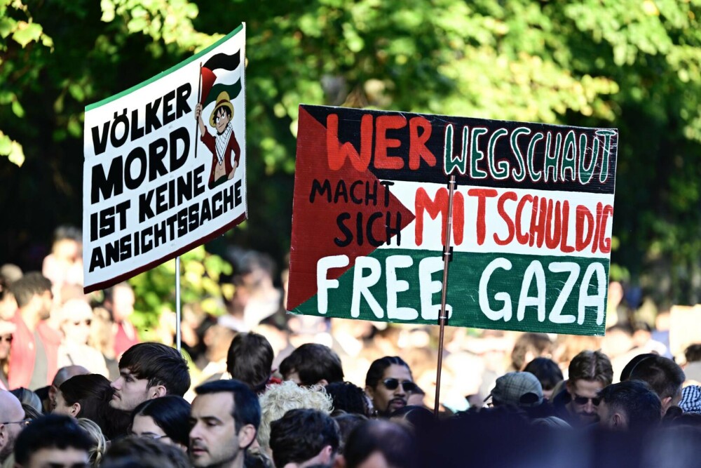 Zeci de mii de oameni au cerut la Berlin sfârşitul Războiului din Fâşia Gaza. „Hrana și apa sunt drepturi ale omului”. FOTO - Imaginea 3
