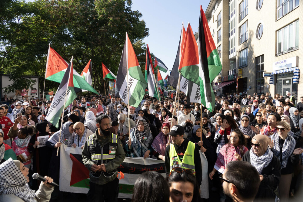 Zeci de mii de oameni au cerut la Berlin sfârşitul Războiului din Fâşia Gaza. „Hrana și apa sunt drepturi ale omului”. FOTO - Imaginea 10