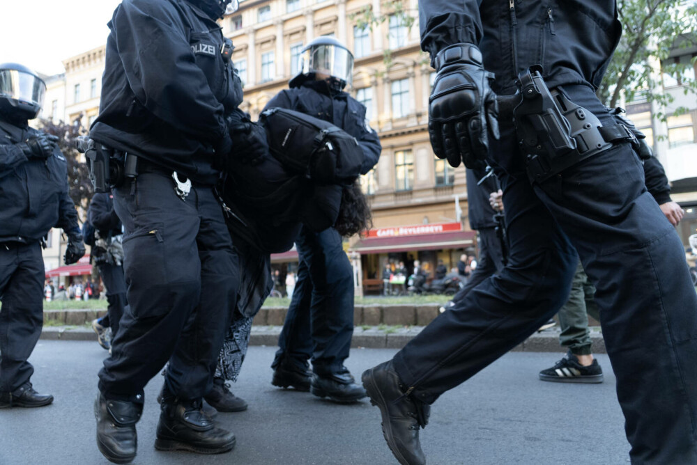 Zeci de mii de oameni au cerut la Berlin sfârşitul Războiului din Fâşia Gaza. „Hrana și apa sunt drepturi ale omului”. FOTO - Imaginea 14