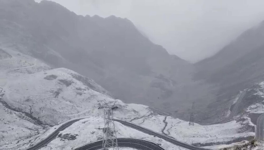 Peisaj de iarnă la Bâlea Lac. Prima zăpadă din acest sezon a acoperit Transfăgărășanul | VIDEO & FOTO - Imaginea 6