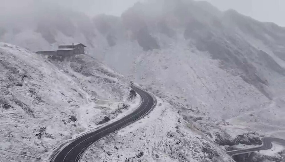 Peisaj de iarnă la Bâlea Lac. Prima zăpadă din acest sezon a acoperit Transfăgărășanul | VIDEO & FOTO - Imaginea 5