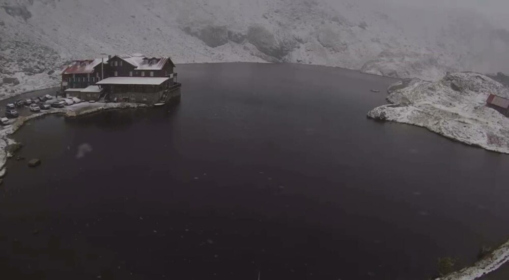 Peisaj de iarnă la Bâlea Lac. Prima zăpadă din acest sezon a acoperit Transfăgărășanul | VIDEO & FOTO - Imaginea 3