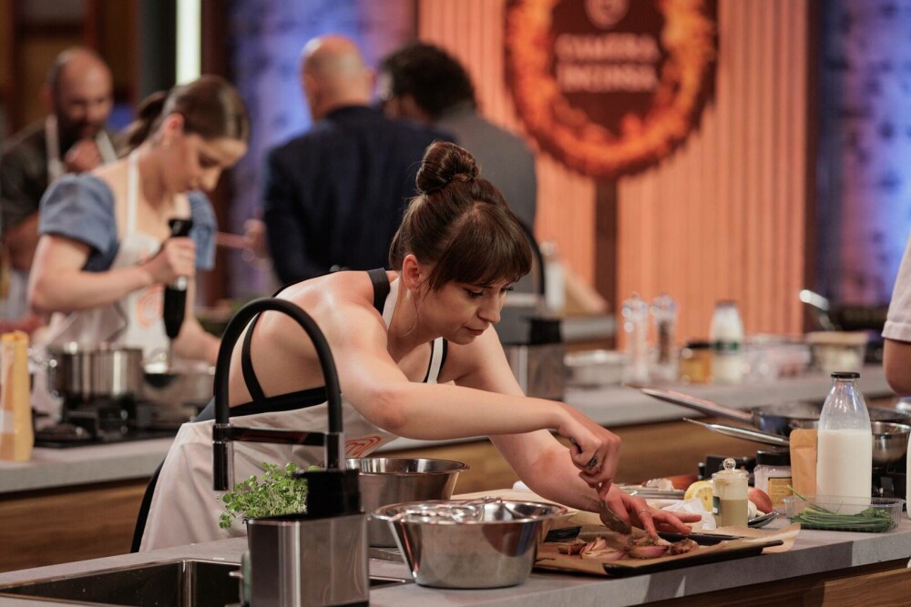 Cei mai buni 24 de concurenți intră astăzi în bucătăria MasterChef! Prima probă le dă bătăi de cap - Imaginea 2