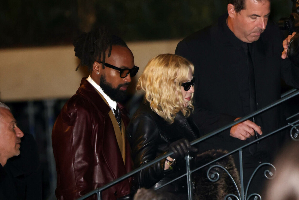 Madonna, de nerecunoscut pe străzile din Paris. Ținuta excentrică cu care au surprins-o paparazzii. FOTO - Imaginea 4