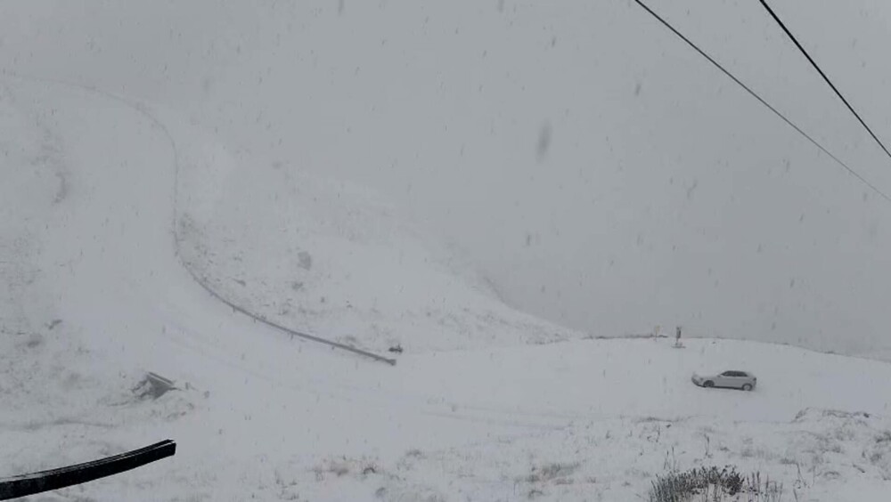 Iarnă în Făgăraș la final de septembrie. ANM anunță ninsori abundente și viscol. Zăpada de la Bâlea Lac crește rapid - Imaginea 14