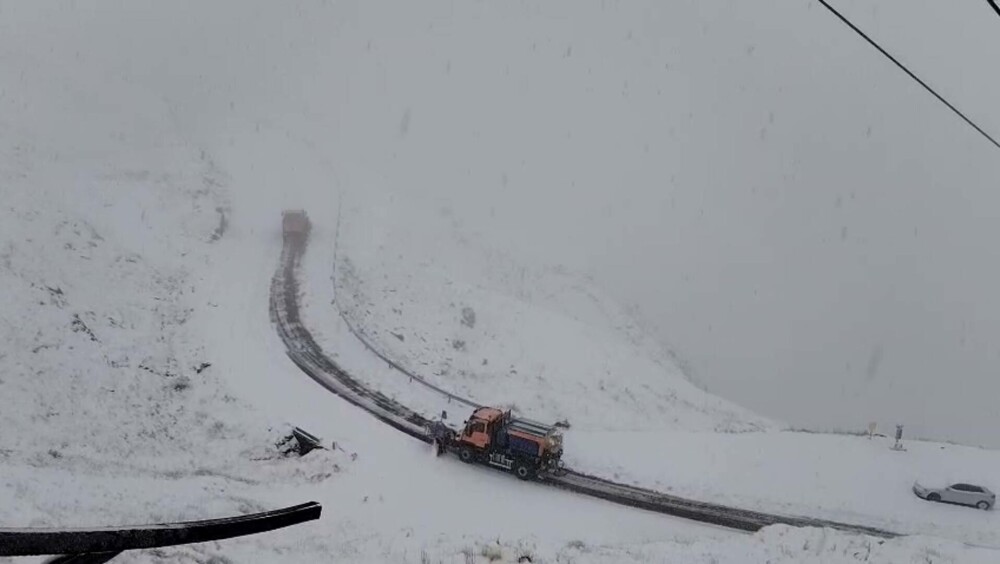 Iarnă în Făgăraș la final de septembrie. ANM anunță ninsori abundente și viscol. Zăpada de la Bâlea Lac crește rapid - Imaginea 12