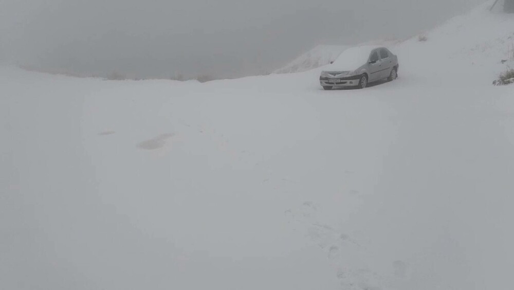 Iarnă în Făgăraș la final de septembrie. ANM anunță ninsori abundente și viscol. Zăpada de la Bâlea Lac crește rapid - Imaginea 11