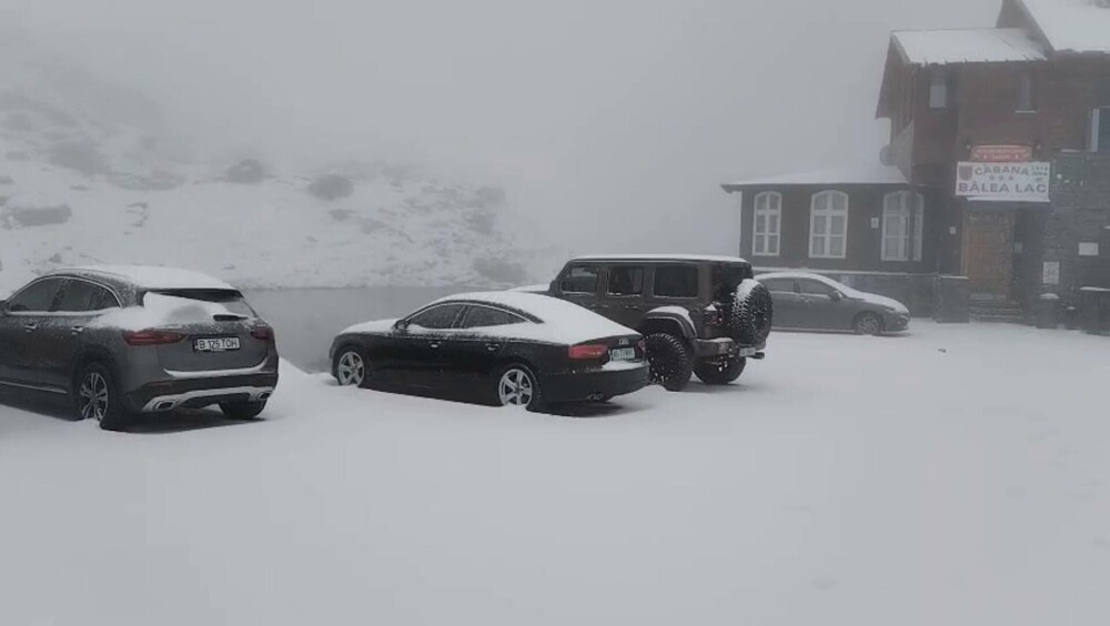 Iarnă în Făgăraș la final de septembrie. ANM anunță ninsori abundente și viscol. Zăpada de la Bâlea Lac crește rapid - Imaginea 7