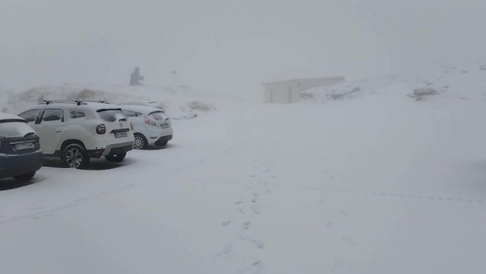 Iarnă în Făgăraș la final de septembrie. ANM anunță ninsori abundente și viscol. Zăpada de la Bâlea Lac crește rapid - Imaginea 5