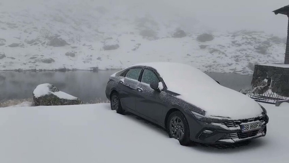 Iarnă în Făgăraș la final de septembrie. ANM anunță ninsori abundente și viscol. Zăpada de la Bâlea Lac crește rapid - Imaginea 4