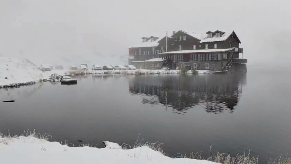 Iarnă în Făgăraș la final de septembrie. ANM anunță ninsori abundente și viscol. Zăpada de la Bâlea Lac crește rapid - Imaginea 3