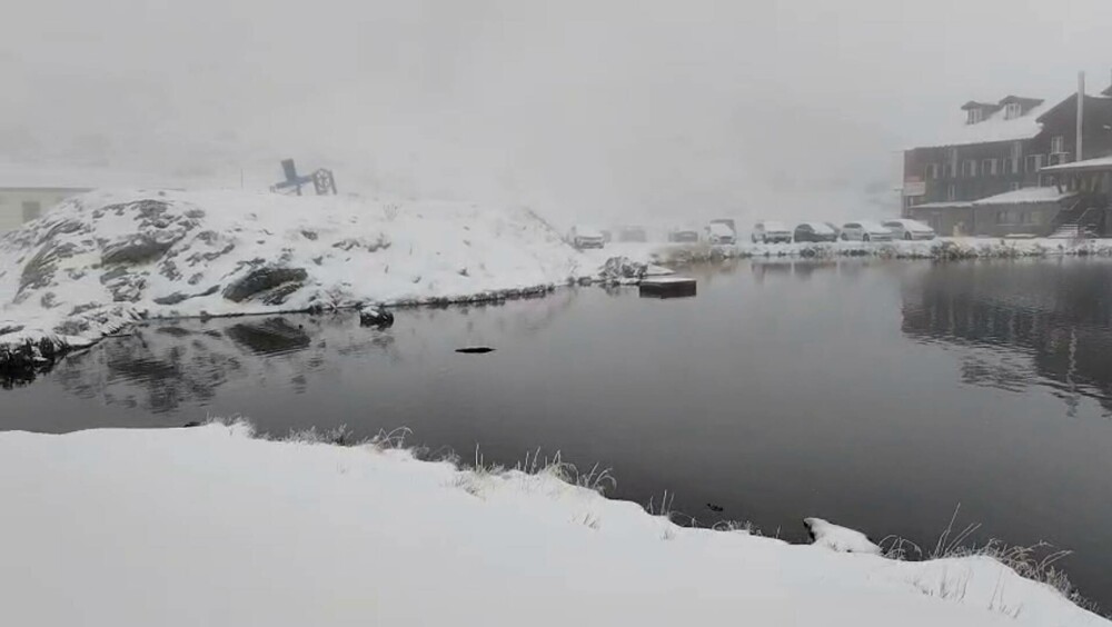 Iarnă în Făgăraș la final de septembrie. ANM anunță ninsori abundente și viscol. Zăpada de la Bâlea Lac crește rapid - Imaginea 2
