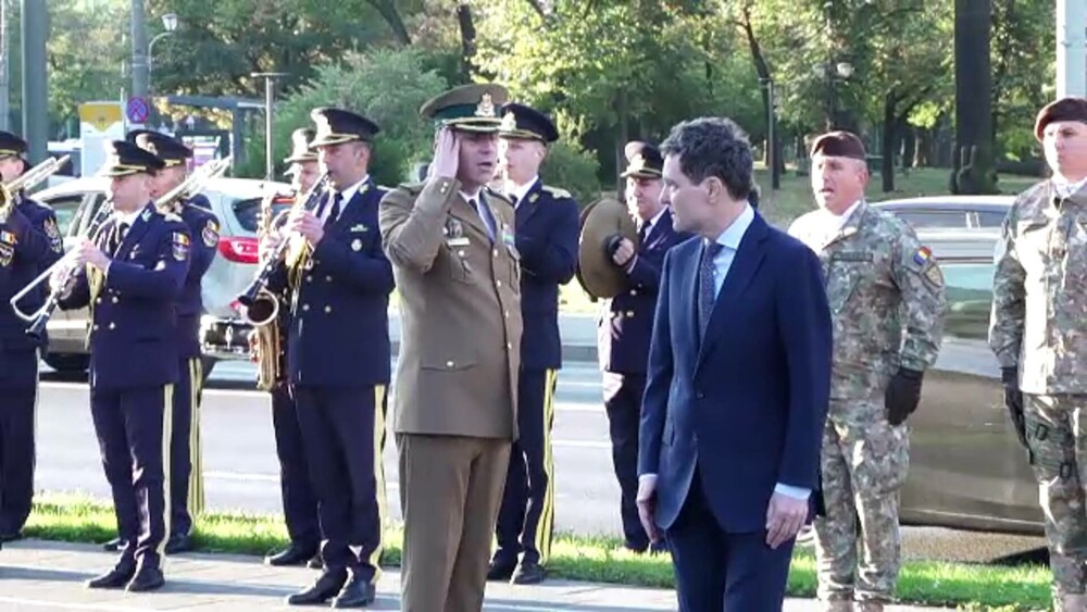 VIDEO. Nicușor Dan, moment de confuzie la Timișoara. Președintele a uitat protocolul în timpul ceremoniei - Imaginea 1