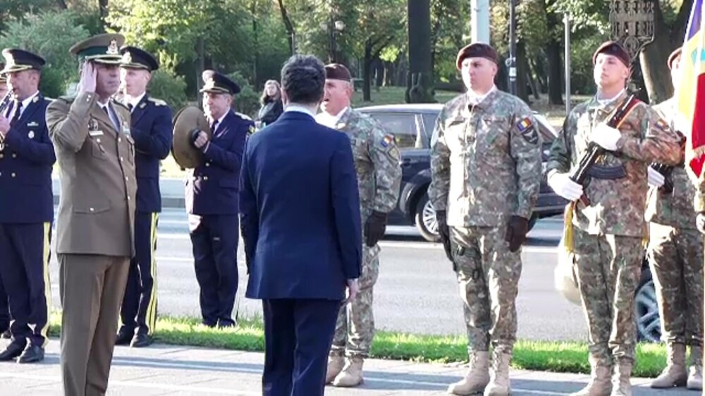 VIDEO. Nicușor Dan, moment de confuzie la Timișoara. Președintele a uitat protocolul în timpul ceremoniei - Imaginea 2