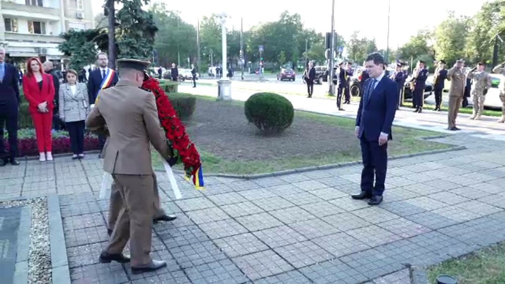 VIDEO. Nicușor Dan, moment de confuzie la Timișoara. Președintele a uitat protocolul în timpul ceremoniei - Imaginea 4