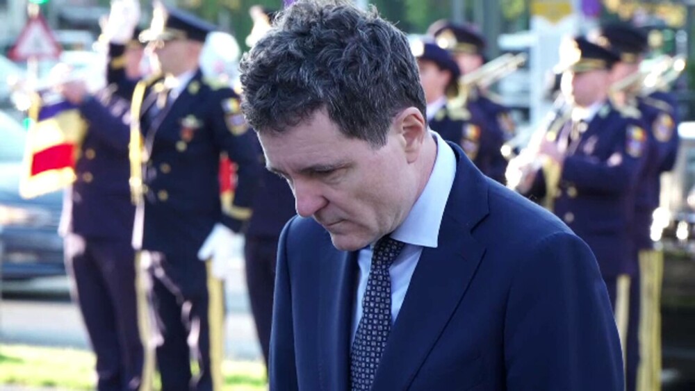 VIDEO. Nicușor Dan, moment de confuzie la Timișoara. Președintele a uitat protocolul în timpul ceremoniei - Imaginea 5