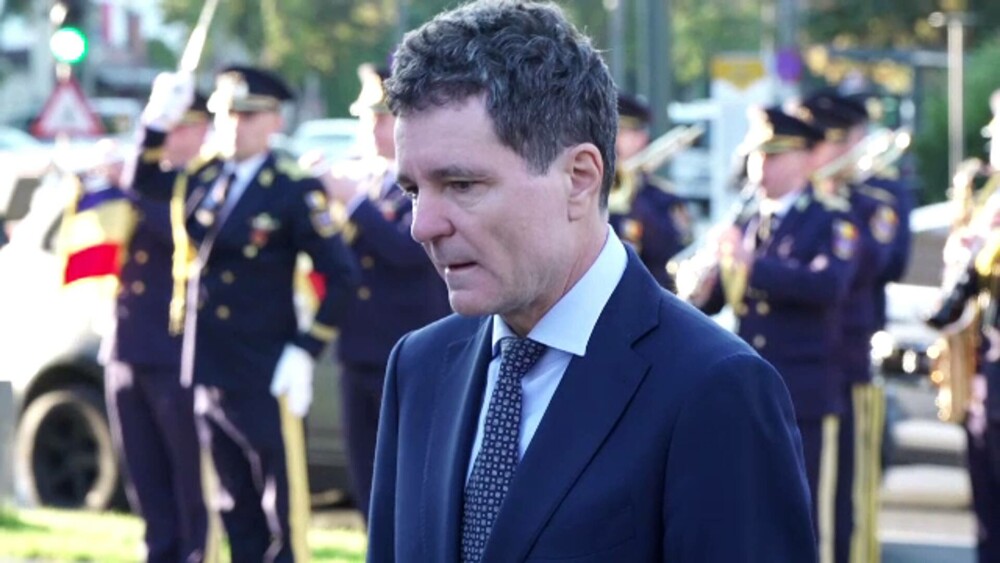 VIDEO. Nicușor Dan, moment de confuzie la Timișoara. Președintele a uitat protocolul în timpul ceremoniei - Imaginea 6