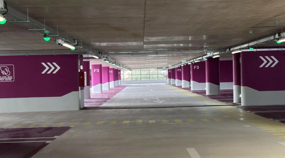 Singurul spital din România care are o parcare supraetajată cu sute de locuri. Unitatea are și o nouă policlinică - Imaginea 1