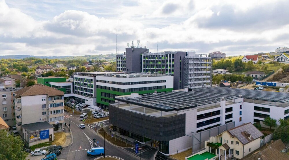 Singurul spital din România care are o parcare supraetajată cu sute de locuri. Unitatea are și o nouă policlinică - Imaginea 3