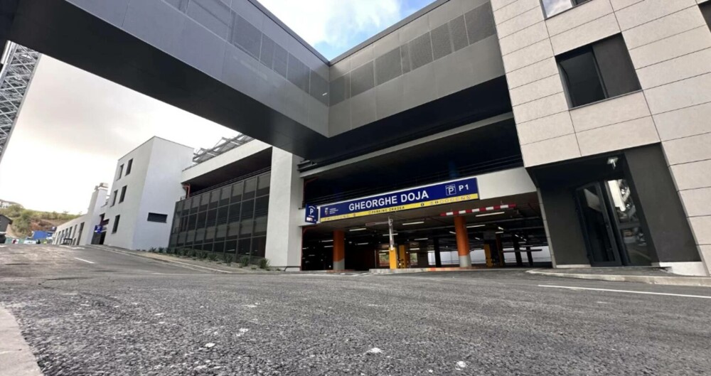 Singurul spital din România care are o parcare supraetajată cu sute de locuri. Unitatea are și o nouă policlinică - Imaginea 4