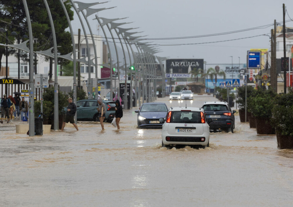 Inundații severe în Ibiza. Militarii au intervenit pentru a evacua zeci de oameni. Drumurile au fost închise | GALERIE FOTO - Imaginea 6