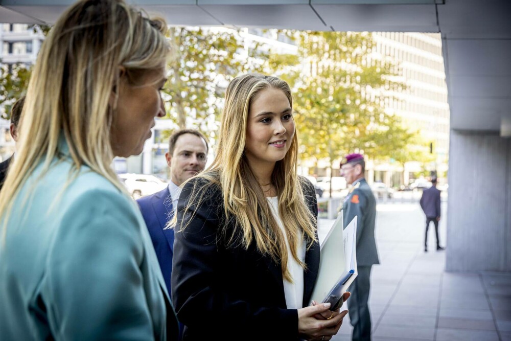 Prințesa care schimbă rochia cu uniforma militară. Amalia are 21 de ani și începe pregătirea ca rezervistă. GALERIE FOTO - Imaginea 7