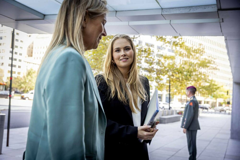 Prințesa care schimbă rochia cu uniforma militară. Amalia are 21 de ani și începe pregătirea ca rezervistă. GALERIE FOTO - Imaginea 8