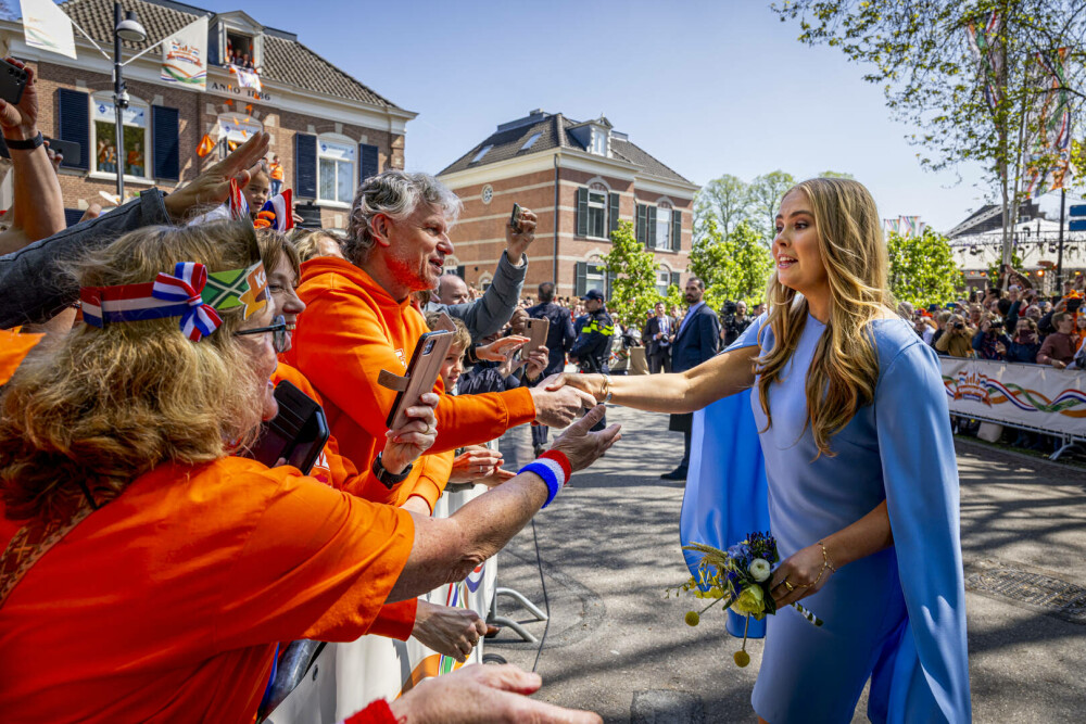 Prințesa care schimbă rochia cu uniforma militară. Amalia are 21 de ani și începe pregătirea ca rezervistă. GALERIE FOTO - Imaginea 14