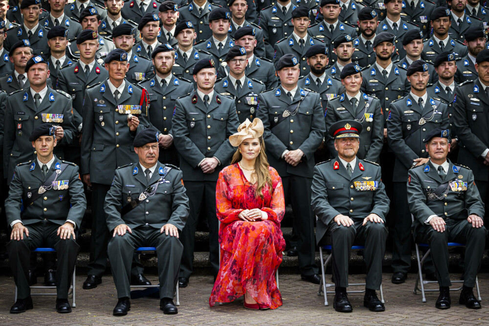 Prințesa care schimbă rochia cu uniforma militară. Amalia are 21 de ani și începe pregătirea ca rezervistă. GALERIE FOTO - Imaginea 22