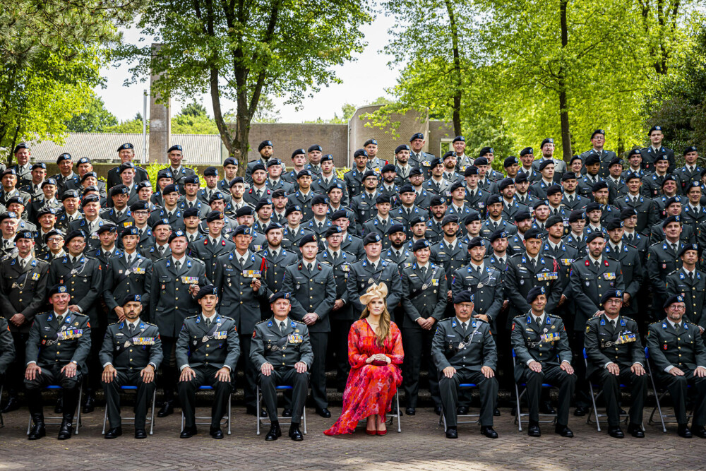 Prințesa care schimbă rochia cu uniforma militară. Amalia are 21 de ani și începe pregătirea ca rezervistă. GALERIE FOTO - Imaginea 24