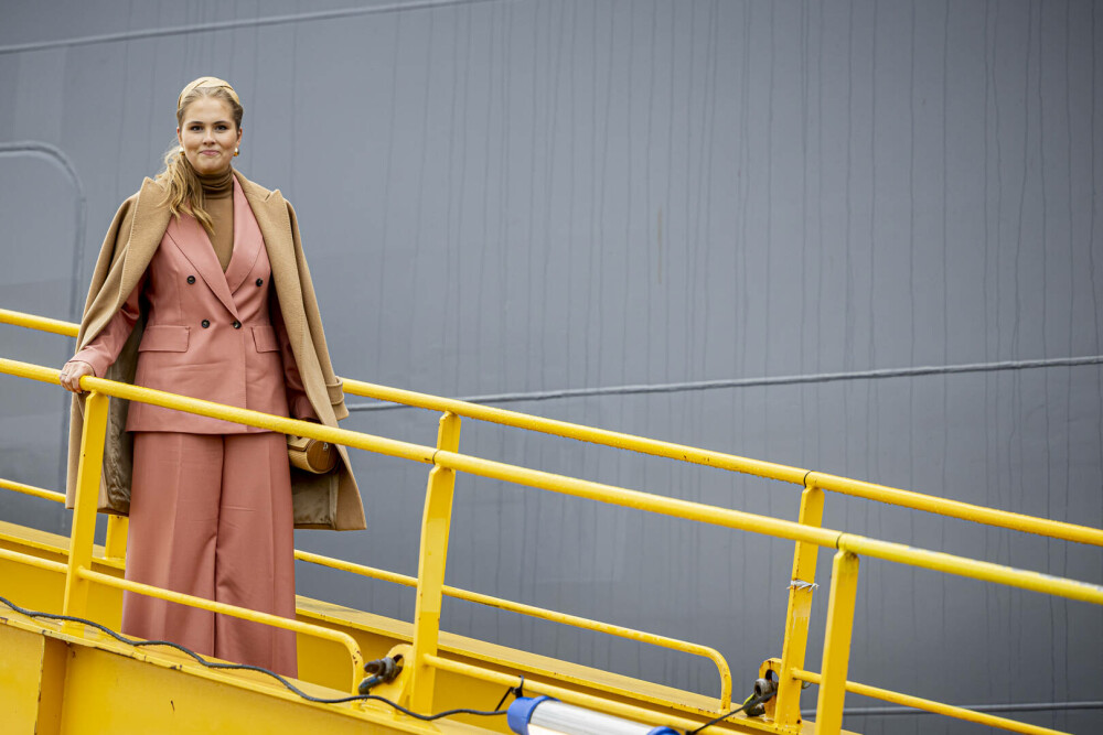 Prințesa care schimbă rochia cu uniforma militară. Amalia are 21 de ani și începe pregătirea ca rezervistă. GALERIE FOTO - Imaginea 25