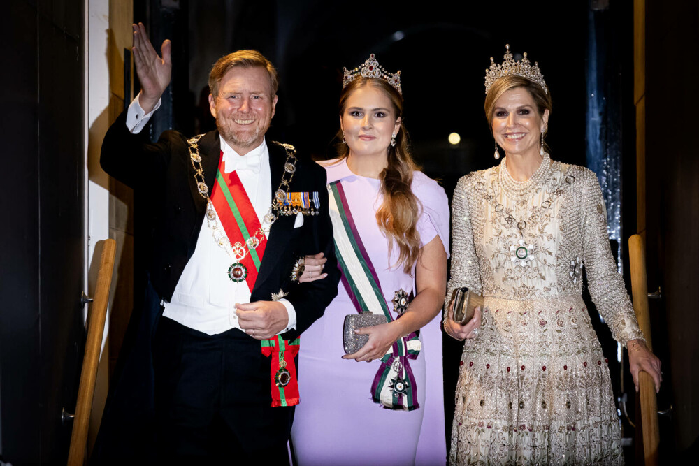 Prințesa care schimbă rochia cu uniforma militară. Amalia are 21 de ani și începe pregătirea ca rezervistă. GALERIE FOTO - Imaginea 26