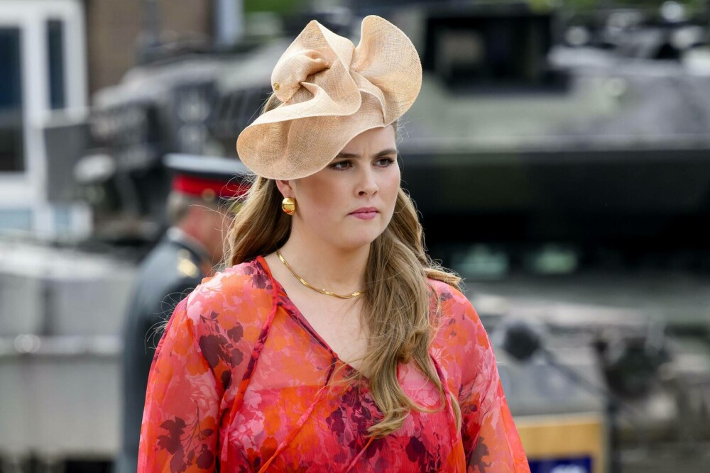 Prințesa care schimbă rochia cu uniforma militară. Amalia are 21 de ani și începe pregătirea ca rezervistă. GALERIE FOTO - Imaginea 31