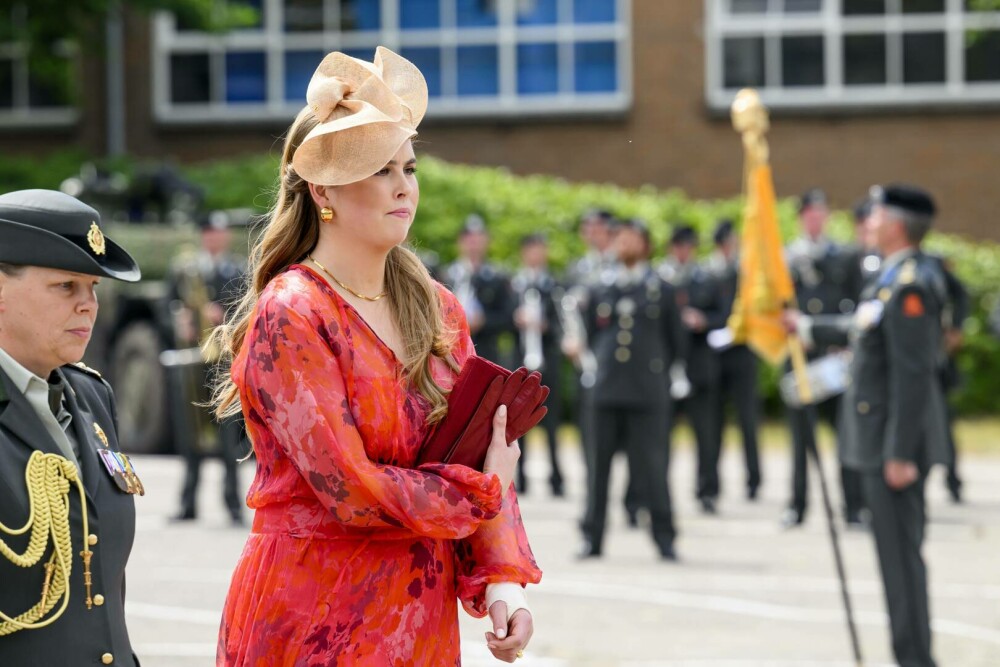 Prințesa care schimbă rochia cu uniforma militară. Amalia are 21 de ani și începe pregătirea ca rezervistă. GALERIE FOTO - Imaginea 32